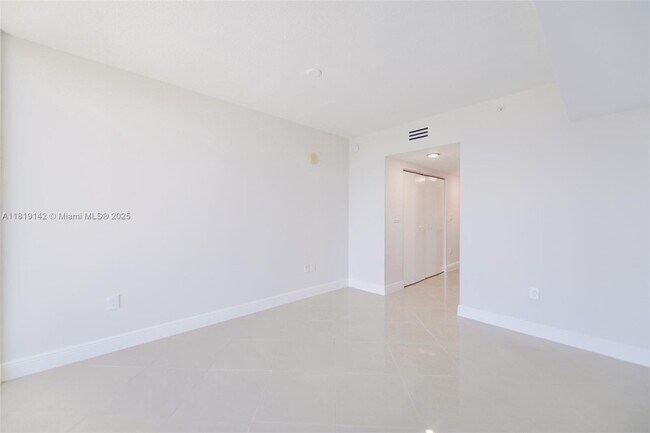 Building Photo - 16699 Collins Ave