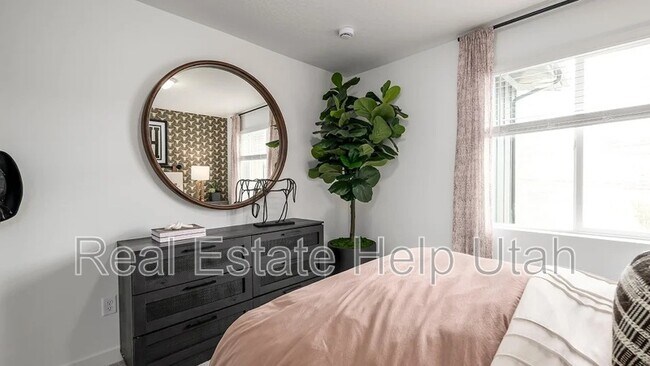 Building Photo - 1565 Charmer Ln