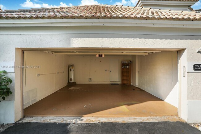 Building Photo - 7722 Hibiscus Ln