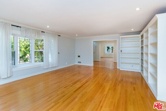 Building Photo - 9808 Hillgreen Pl