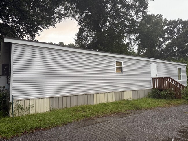 Primary Photo - 140 E Ensley St