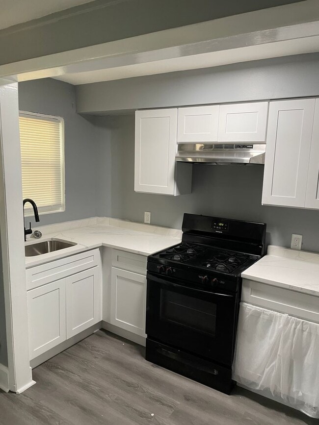 Building Photo - Two-Bedroom Home in Baltimore