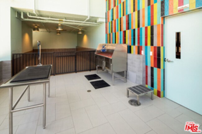 Building Photo - 687 S Hobart Blvd