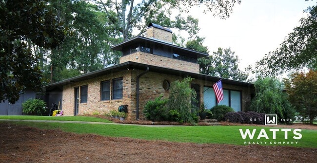 Building Photo - 3-Bedroom 3-Bath Executive Home in Mountain Brook