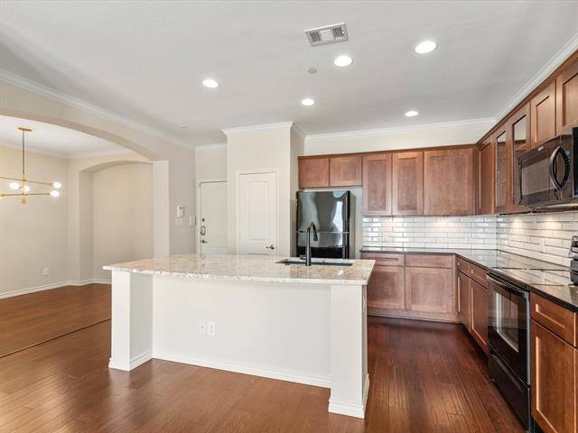 Building Photo - 1020 Texas St