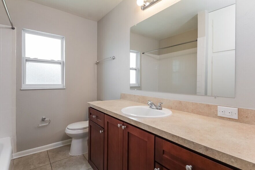 Building Photo - 5313 8th St Ct W