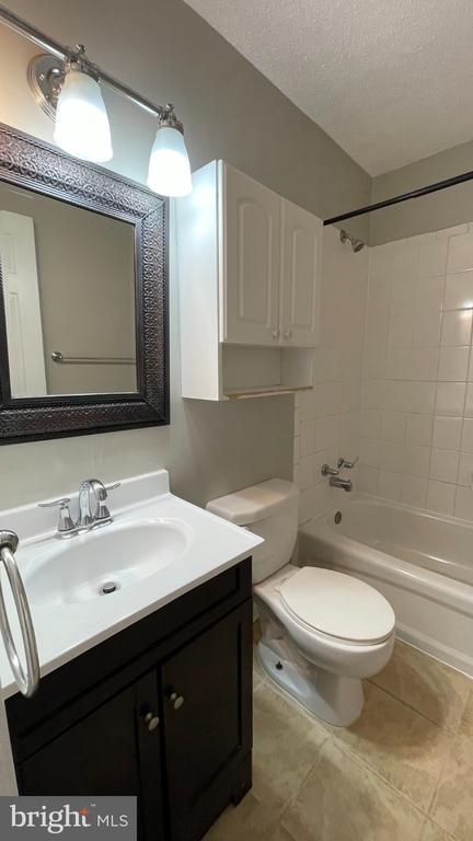Building Photo - 14646 Ponderosa Ct