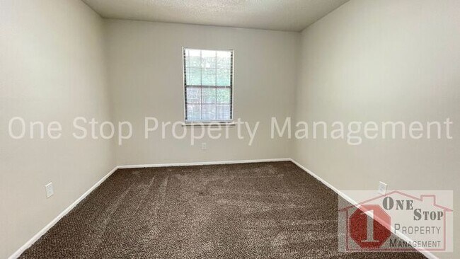 Building Photo - Beutiful duplex 2-bedroom, 1-bath in Blue ...