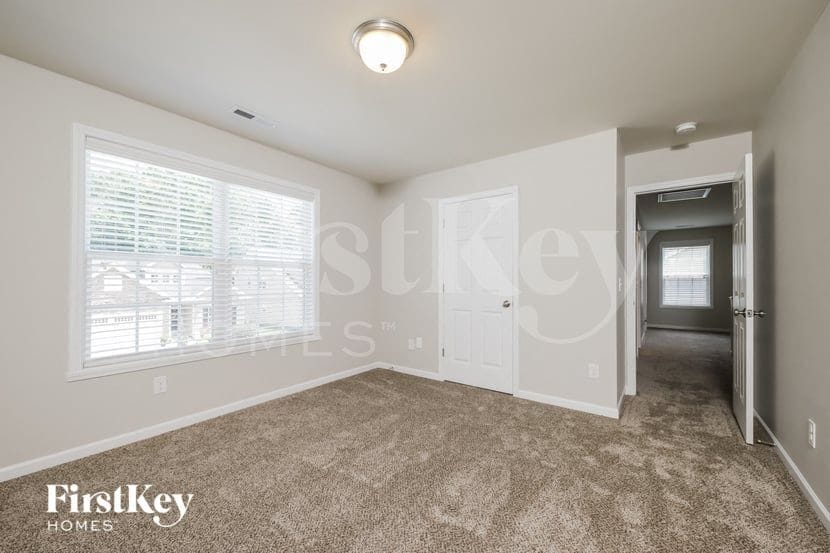 Building Photo - 5810 Woodside Frst Trl