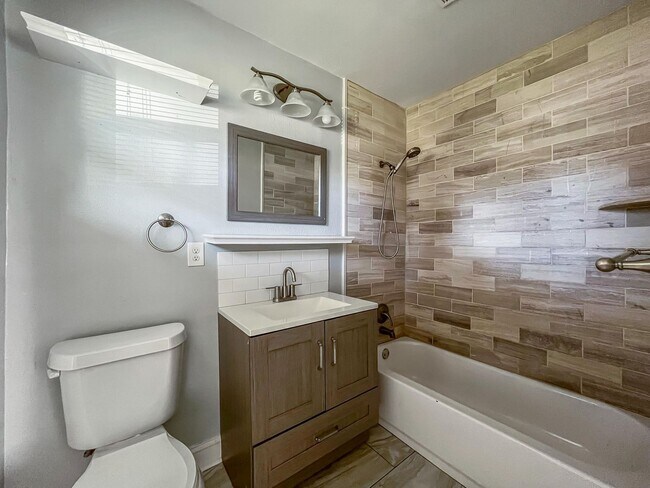 Building Photo - Charming 4BR/2BA Home in Dallas