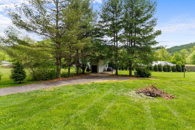 Building Photo - 857 Reems Creek Rd