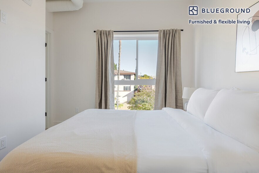 Building Photo - 611 N Virgil Ave