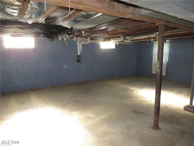 Building Photo - 6424 N Ridge Rd