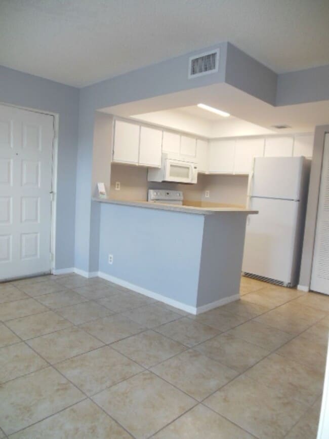 Building Photo - ONE BEDROOM ONE BATHROOM! WATERFRONT COMMUNITY!