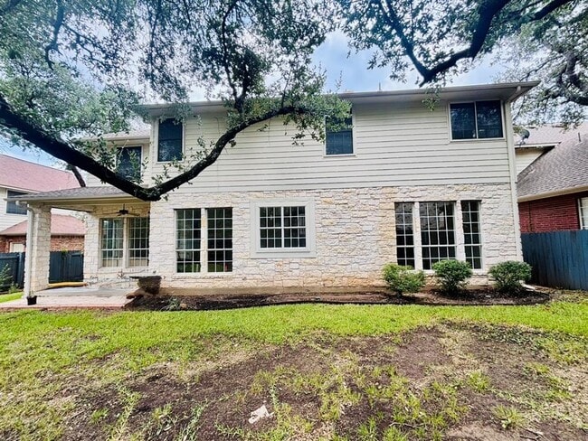 Building Photo - 15220 Calaveras Dr