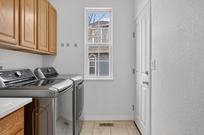 Building Photo - Stunning 5-BD 4-BA Outlook Home with Flatirons Views & Finished Basement