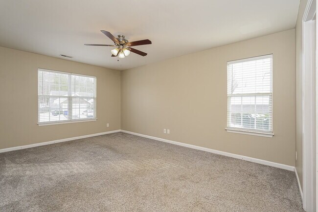 Building Photo - 5624 Fairway Forest Dr