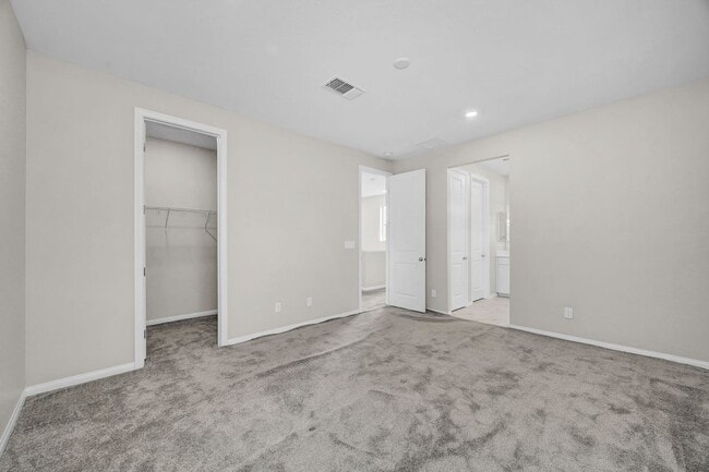 Building Photo - Summerlin gated community 4 bedroom 3 baths