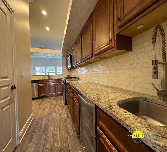 Building Photo - Prime Location: 4 Bedroom Home in Elliot Point Neighborhood, Fort Walton Beach!