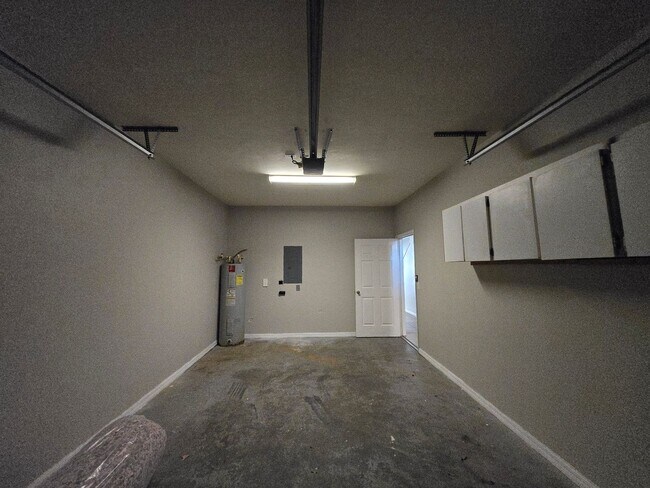 Building Photo - 2 Bed / 2.5 Bath Townhome with Upstairs Office/Sitting Area – Eagle Trace