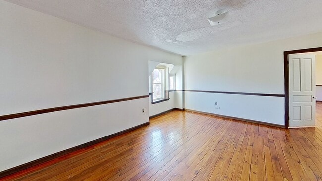 Building Photo - Third-Floor Apartment