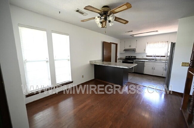 Building Photo - 267 Barbara Dr