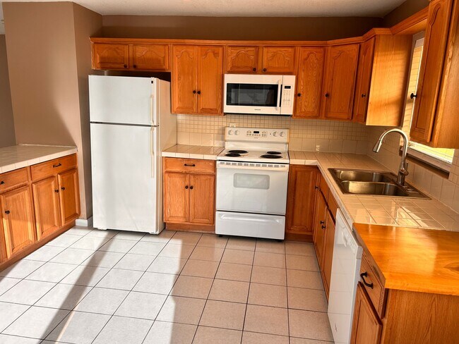 Building Photo - 1635 Pandorea Ln