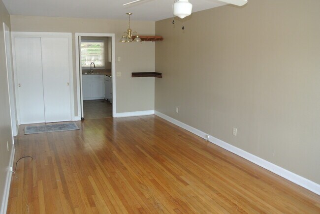 Building Photo - 503 E Glenn Ave