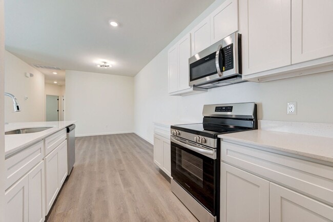 Building Photo - New Construction-Never Lived in Duplex, Pe...
