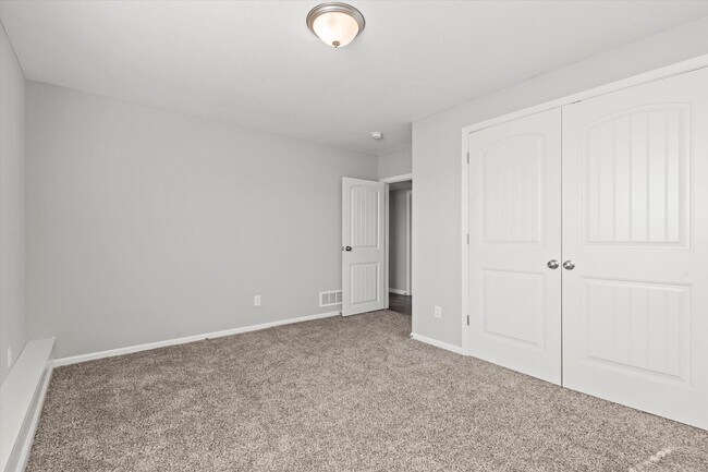 Building Photo - 609 Poplar Ct