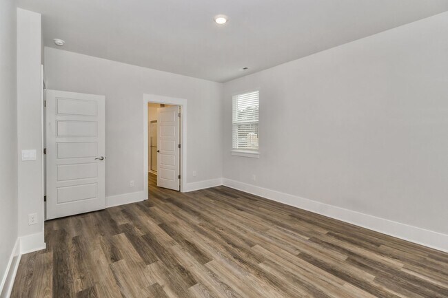 Building Photo - Beautiful 4 Bedroom Home in Rolling Hills