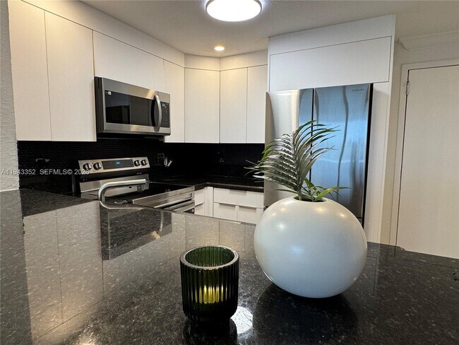 Building Photo - 2020 NE 135th St