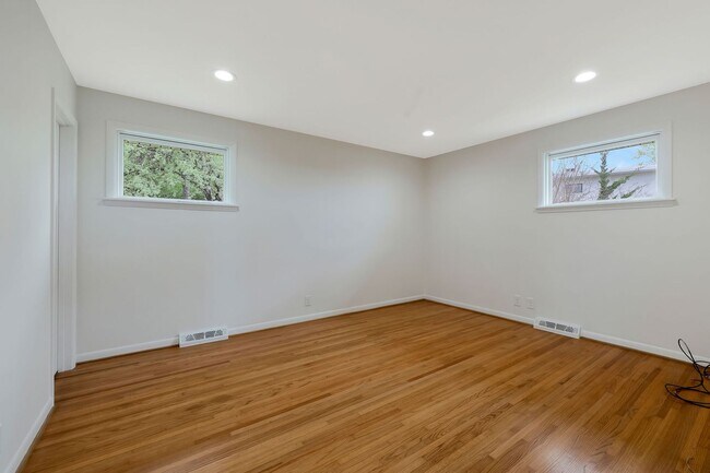 Building Photo - Awesome 3BE/2BA ranch style home in the We...