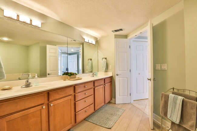 Building Photo - 3 Bedroom/ 2.5 Bath Oceanfront Condo, Blocks from Flagler Ave