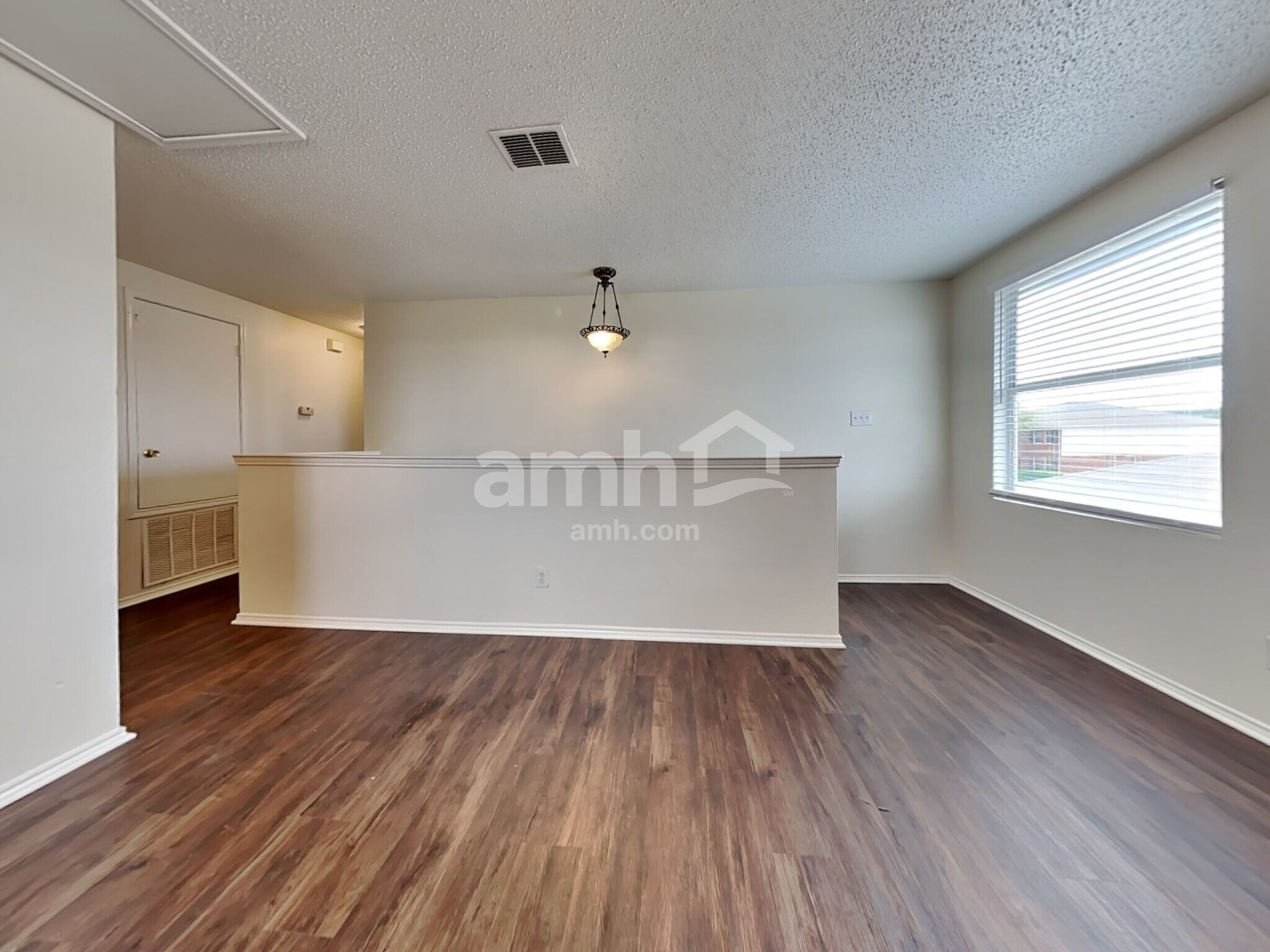 Building Photo - 205 Phlox Ln