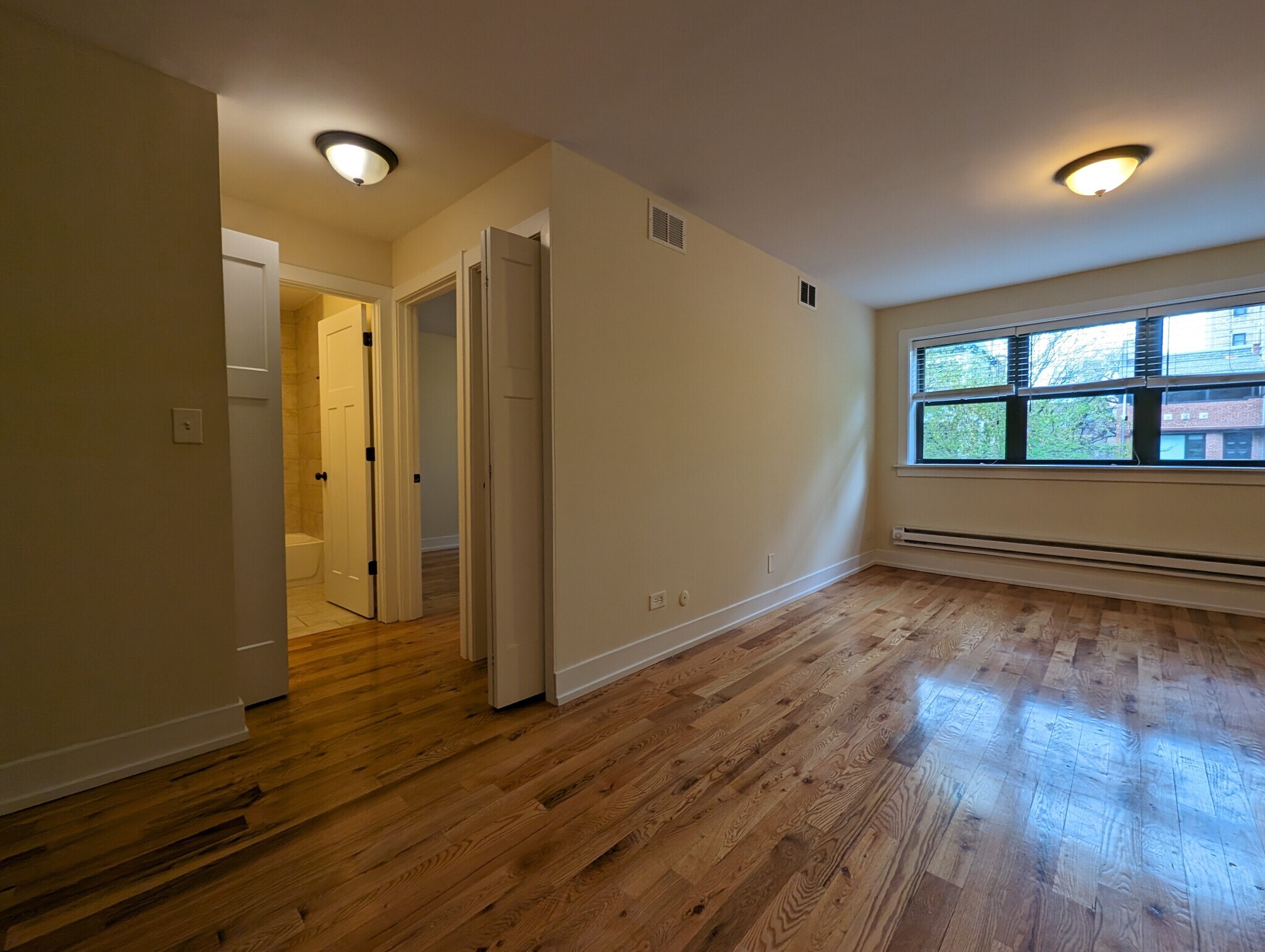 Building Photo - 557 W Arlington Pl