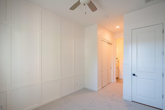 Building Photo - 3850 E Crittenden Ln