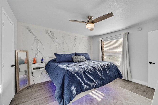 Building Photo - 555 E Silverado Ranch Blvd