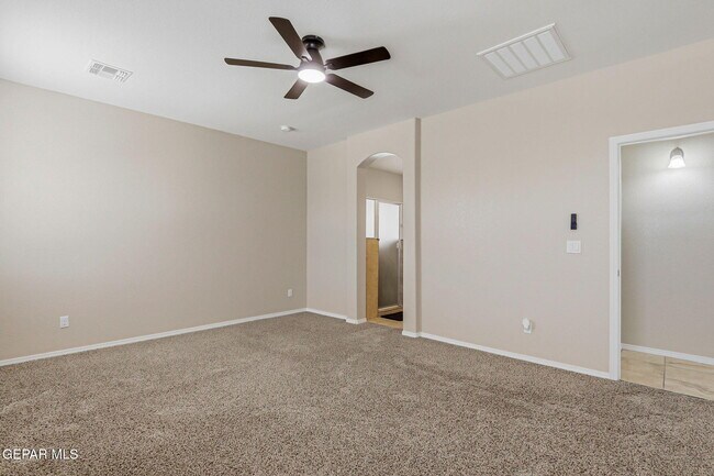 Building Photo - 14458 Vincent Kalel