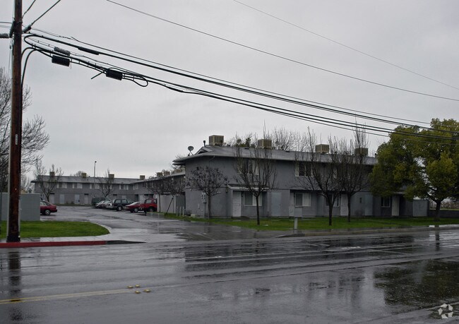 Primary Photo - 1001 E Yosemite Ave