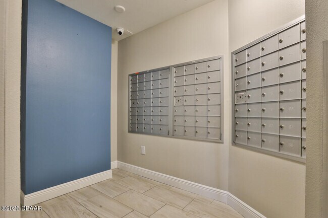 Building Photo - 2801 S Ridgewood Ave