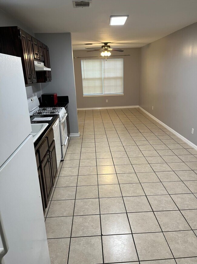 Building Photo - 4927 Leeland St