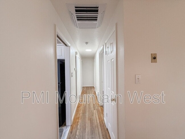 Building Photo - 698 Doren Dr