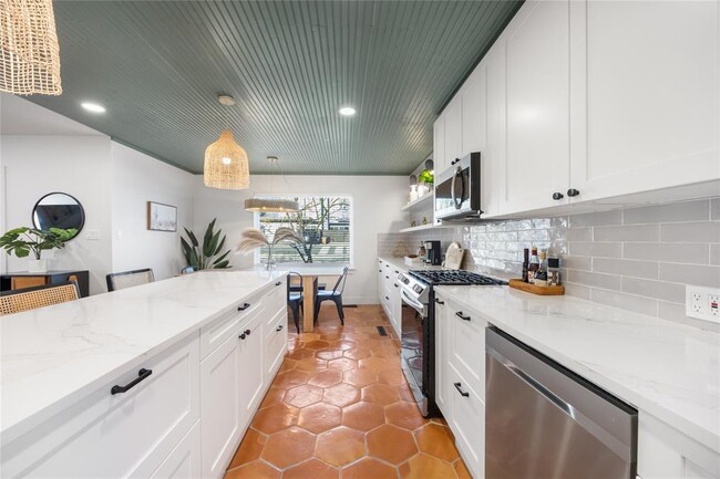 Building Photo - 2109 Brackenridge St