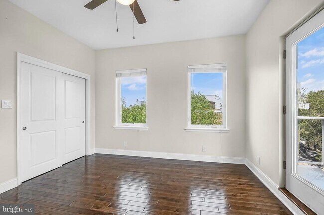 Building Photo - 2050 Frankford Ave