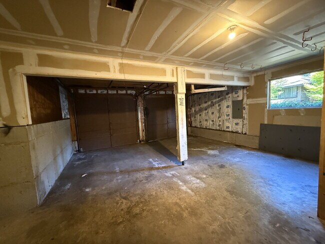 Building Photo - "Charming 3-Bedroom Home with Cozy Firepla...