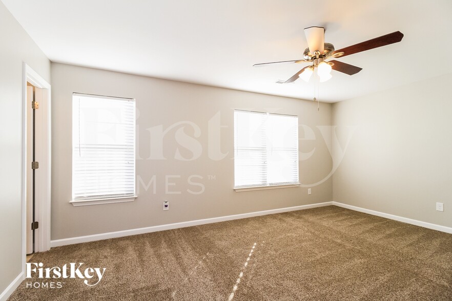 Building Photo - 667 Field Crossing Ct