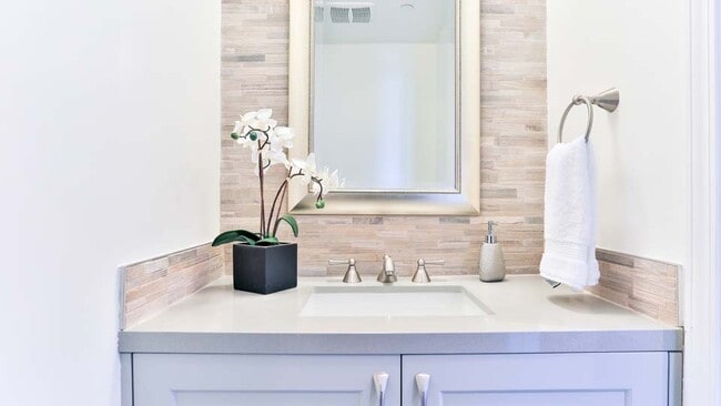 Building Photo - 4354 Teesdale Ave