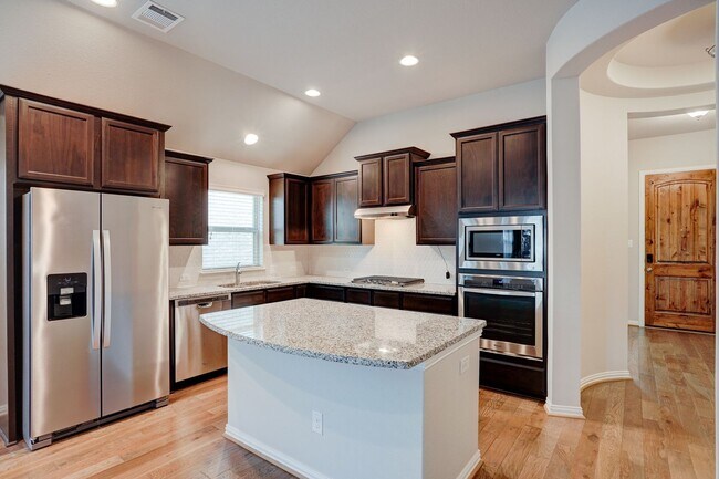 Building Photo - Warm & Inviting 4 Bedroom, 2 Bath House for Rent