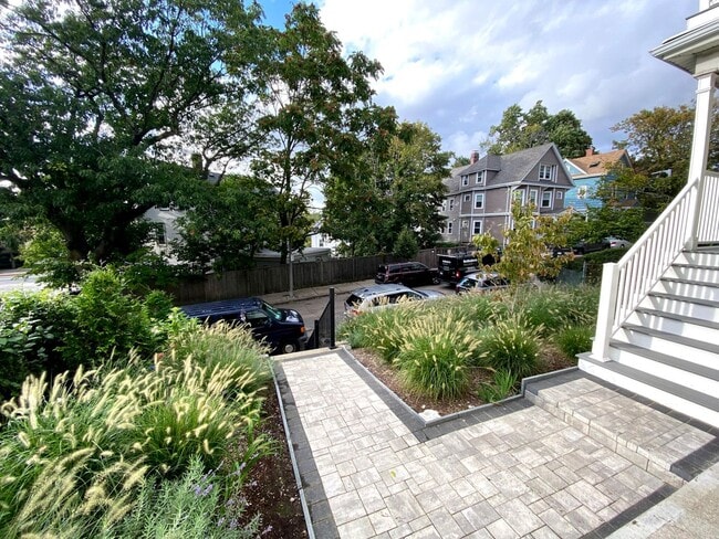 Building Photo - Newly Renovated - Central AC - Patio - Close to T